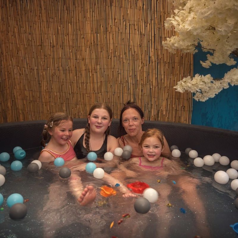 Moment jacuzzi en groupe